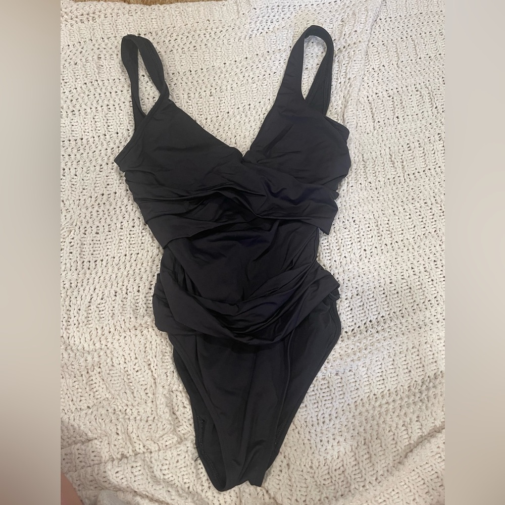 Tommy Bahama Pearl Floating Underwire One Piece Swimsuit, Black, Women's 8.